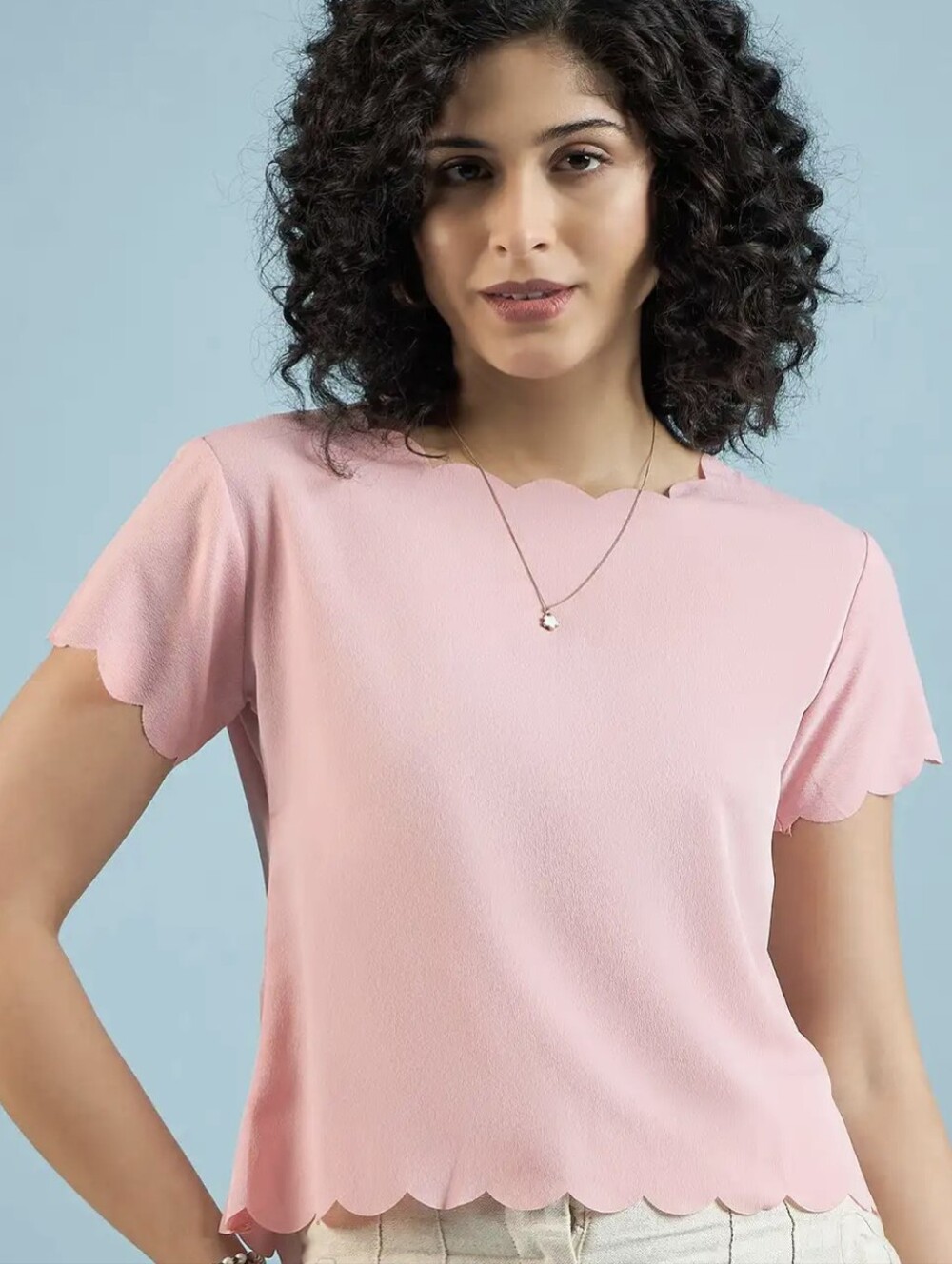 Banana Republic. Pink Scallop-Edge Short Sleeve Top. Size Medium.